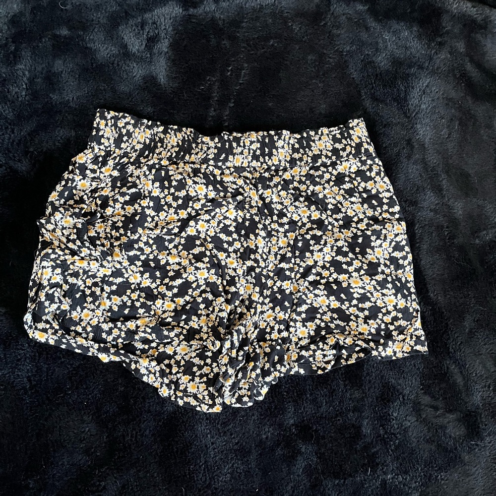 Floral Black Women's Shorts with pockets size Large